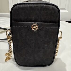 NWOT Michael Kors Dark Black subtle sparkle Crossbody Smartphone Bag Gold Chain